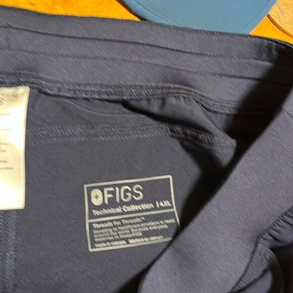 EXCELLENT CONDITION WOMEN’S FIGS KADE CARGO NAVY SCRUB PANTS SIZE 4XL - Picture 12 of 12